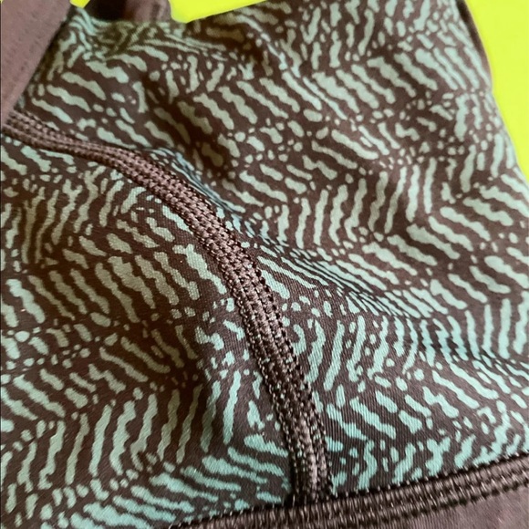 LULULEMON Sports Bra - Picture 3 of 3